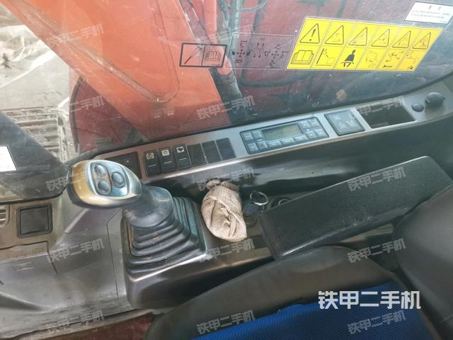 座椅右侧控制台/钥匙门/油门/含右手柄（驾驶室部分）