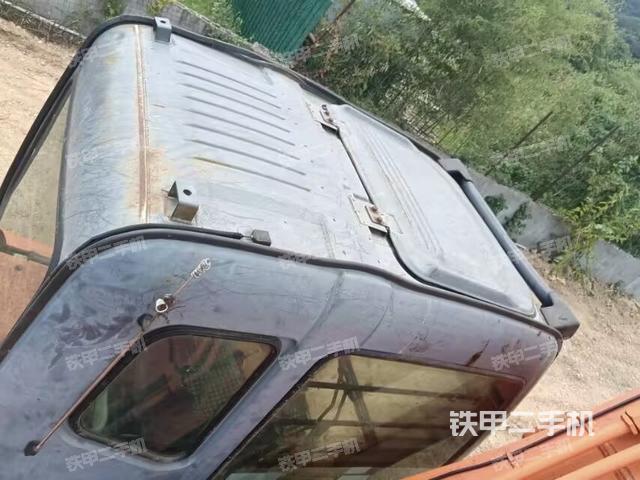 駕駛室頂部（整機外觀）