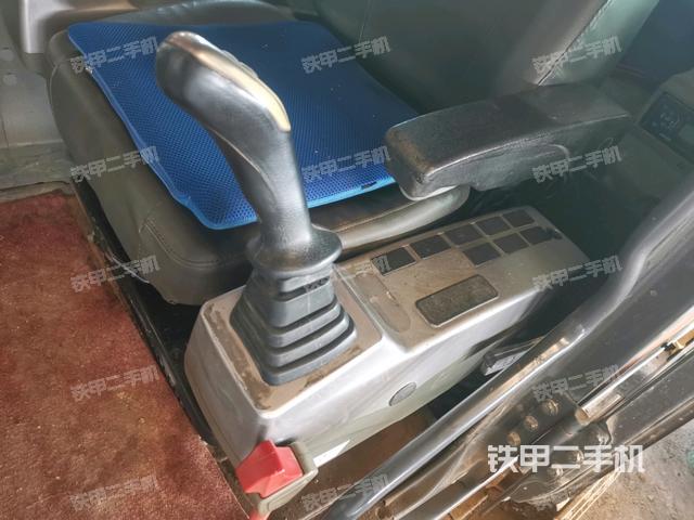 座椅左侧控制台/音响/含左手柄（驾驶室部分）