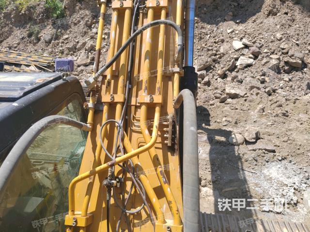 大臂背部俯视（工作和回转装置）