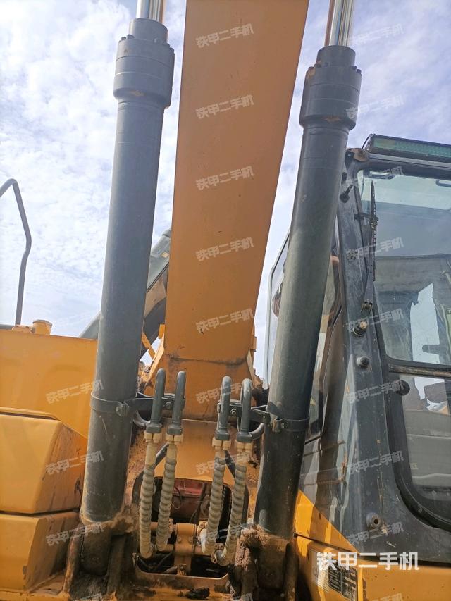 大臂油缸整體?豎拍（工作和回轉(zhuǎn)裝置）