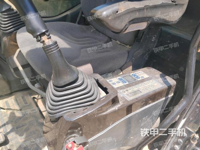 座椅左侧控制台/音响/含左手柄（驾驶室部分）