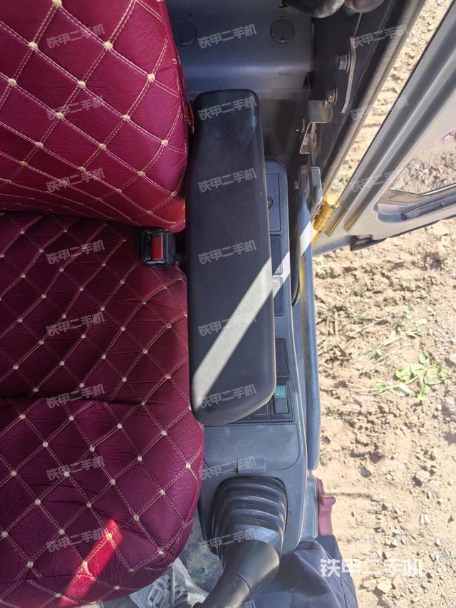 座椅左側(cè)控制臺/音響/含左手柄（駕駛室部分）