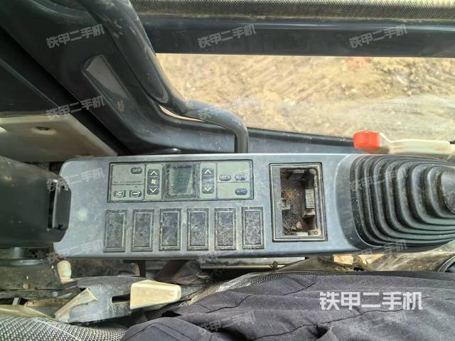 座椅左側(cè)控制臺(tái)/音響/含左手柄（駕駛室部分）