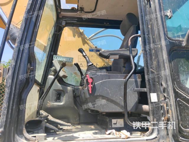 座椅右侧控制台/钥匙门/油门/含右手柄（驾驶室部分）