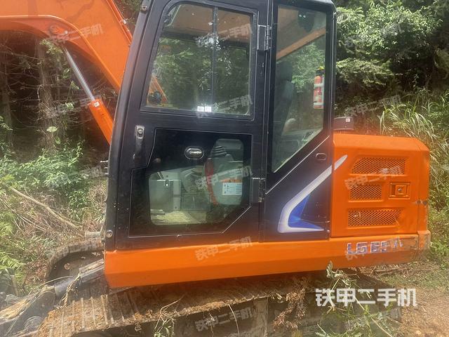 ?駕駛室正側(cè)（駕駛室部分）