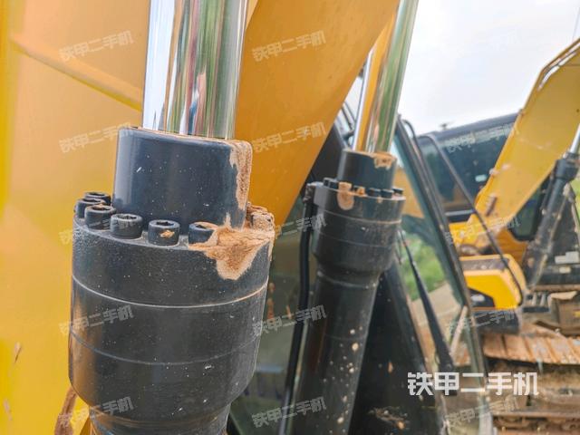 大臂油缸整體?豎拍（工作和回轉(zhuǎn)裝置）