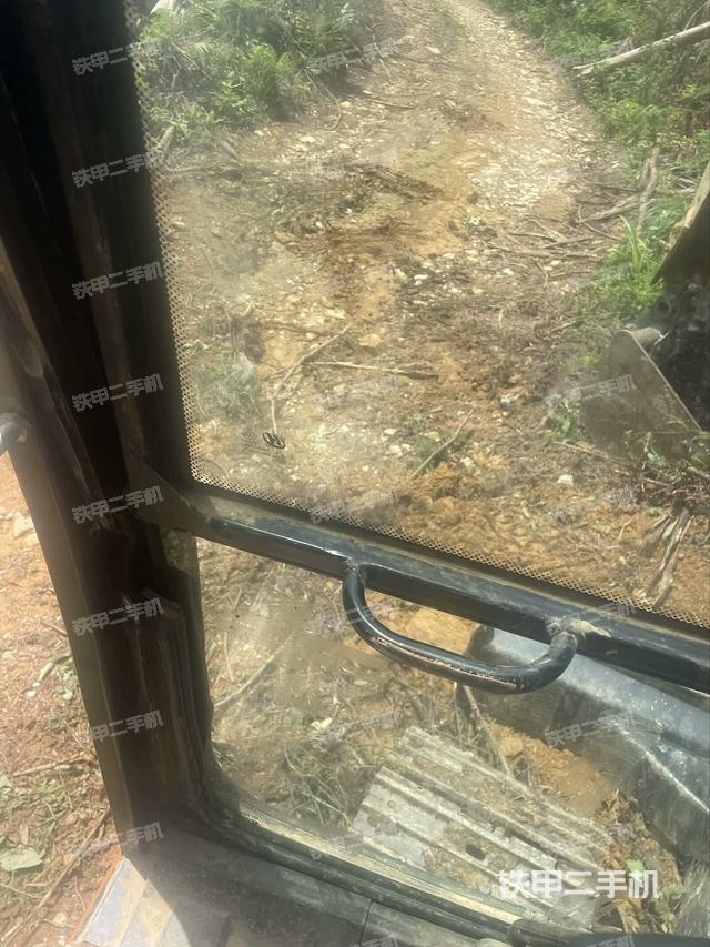 座椅右側(cè)控制臺/鑰匙門/油門/含右手柄（駕駛室部分）