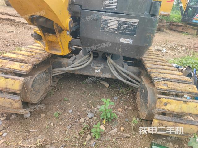 轉(zhuǎn)盤(pán)和下車(chē)架正前(工作和回轉(zhuǎn)裝置) 轉(zhuǎn)盤(pán)和下車(chē)架正前(工作和回轉(zhuǎn)裝置)