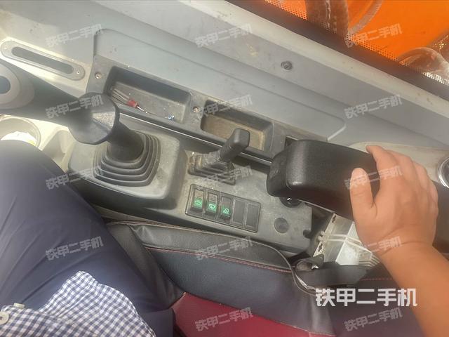 座椅左側(cè)控制臺/音響/含左手柄（駕駛室部分）