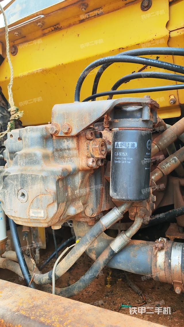 液壓泵艙室正面整體（整機(jī)外觀）