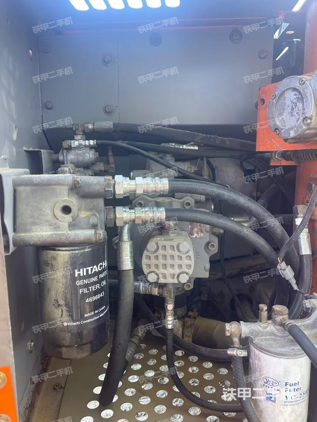 液壓泵艙室正面整體（整機(jī)外觀）