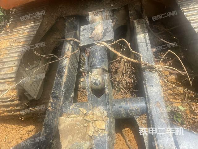 轉(zhuǎn)盤和下車架正前（工作和回轉(zhuǎn)裝置）