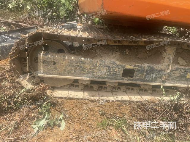 右驅(qū)動輪（行走機(jī)構(gòu)）