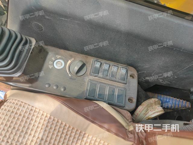 座椅左側控制臺/音響/含左手柄（駕駛室部分）