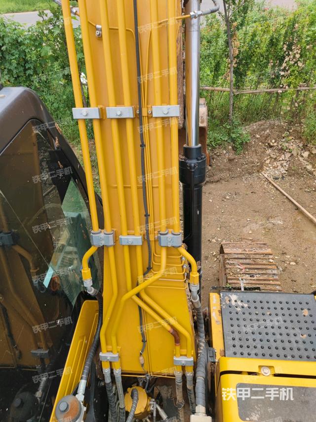 大臂背部俯視（工作和回轉(zhuǎn)裝置）