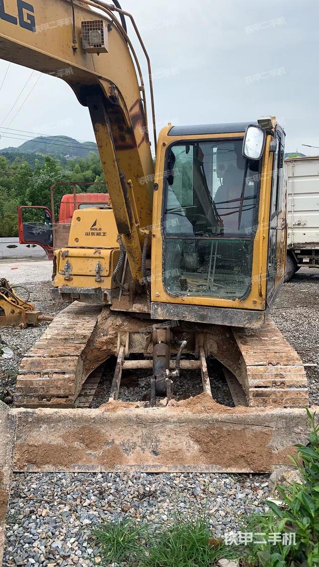 山东临工E690F挖掘机