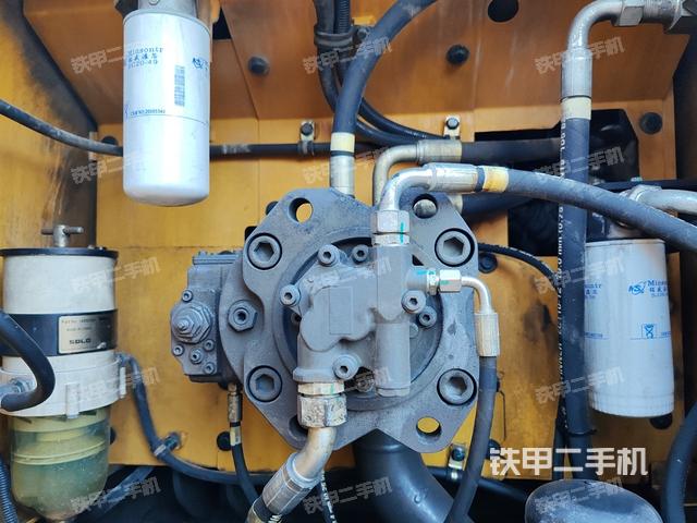 液压泵舱室正面整体(整机外观) 液压泵舱室正面整体(整机外观)