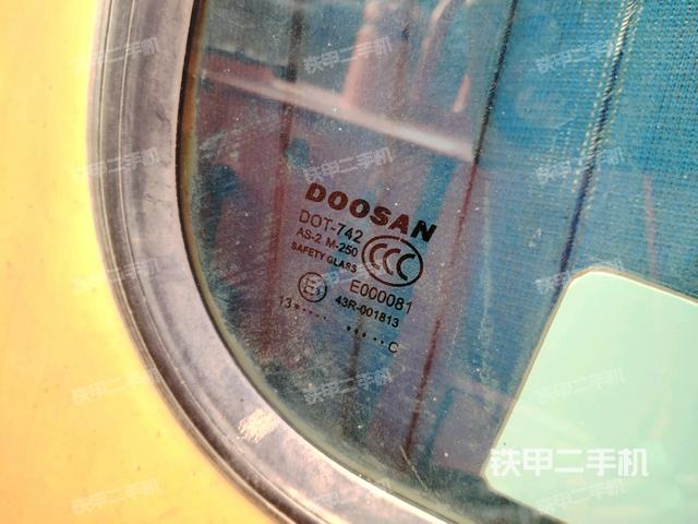 后窗玻璃角標(biāo)（駕駛室部分）