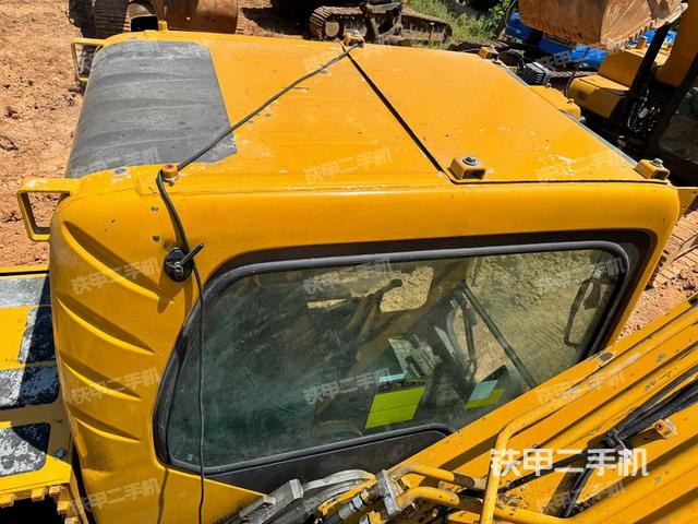 驾驶室顶部(整机外观) 驾驶室顶部(整机外观)