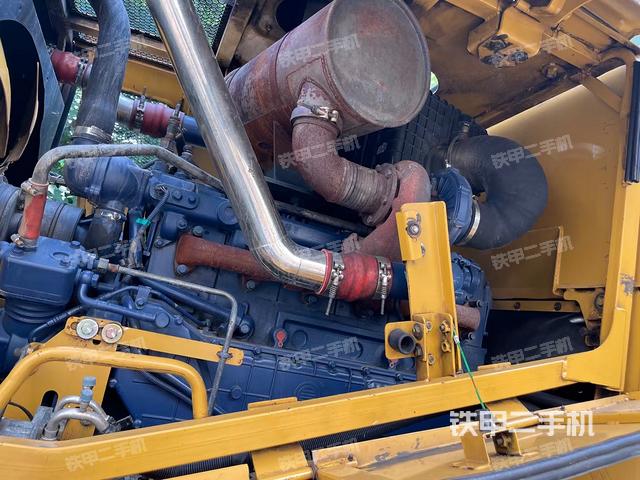 发动机左侧(整机外观及大件) 发动机左侧(整机外观及大件)