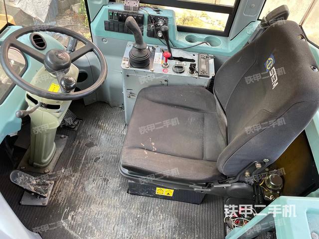 驾驶室工作台(整机外观及大件) 驾驶室工作台(整机外观及大件)