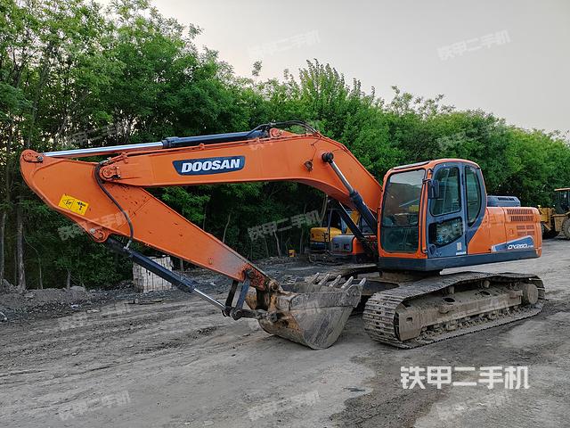 斗山DX225LC-9C挖掘机