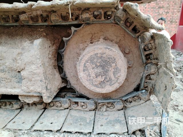 左驅(qū)動輪（行走機(jī)構(gòu)）