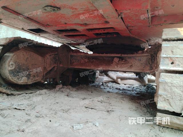 轉(zhuǎn)盤和下車架正前（工作和回轉(zhuǎn)裝置）