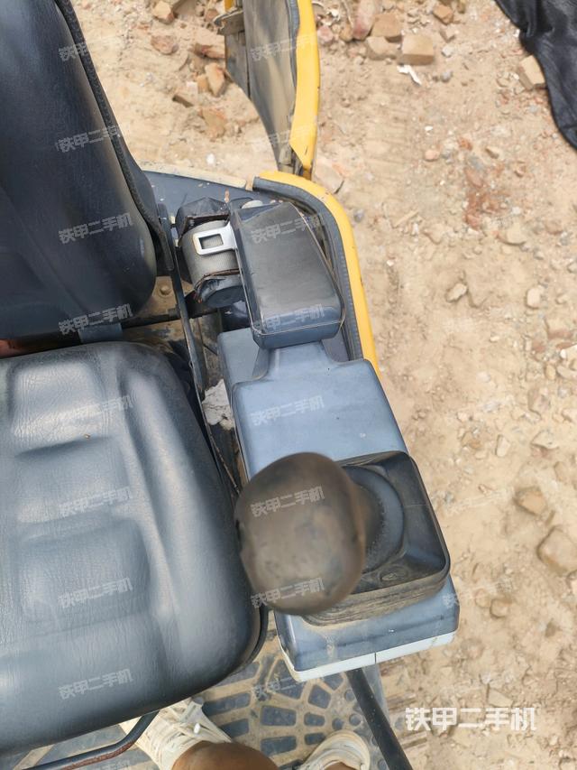 座椅左侧控制台/音响/含左手柄（驾驶室部分）