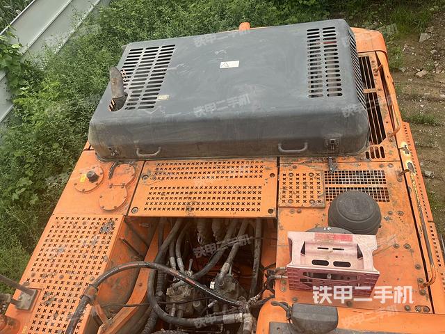 回转马达和主控阀（整机外观）