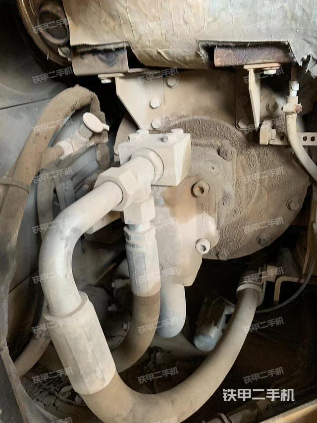 液壓泵艙室正面整體（整機(jī)外觀）