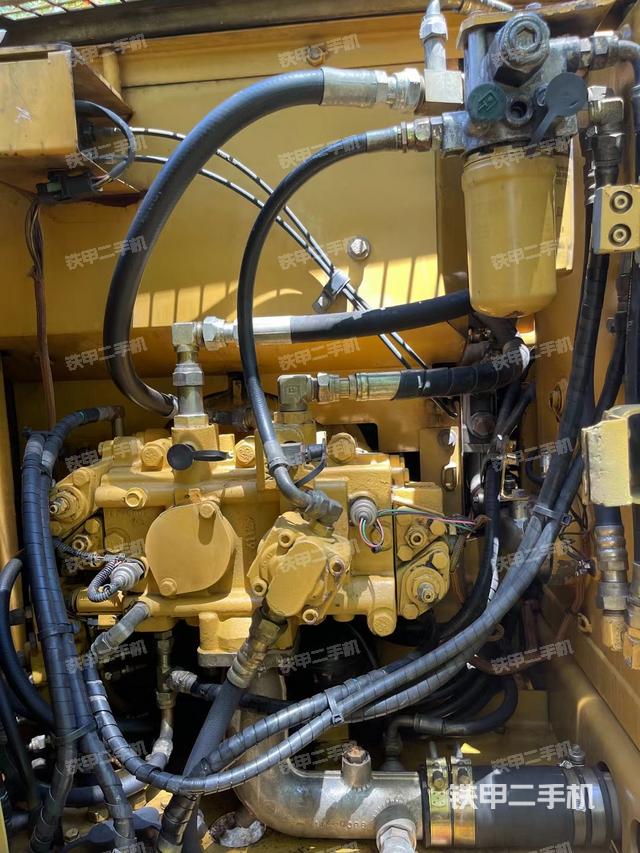 液壓泵艙室正面整體（整機(jī)外觀）