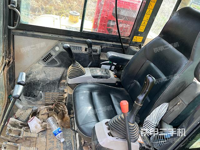 駕駛室整體（整機(jī)外觀）