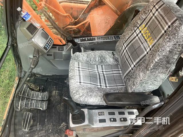 驾驶室整体（整机外观）