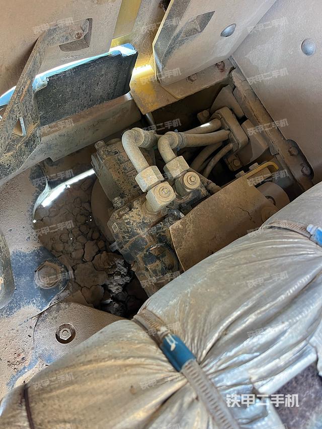 液壓泵艙室正面整體（整機(jī)外觀）