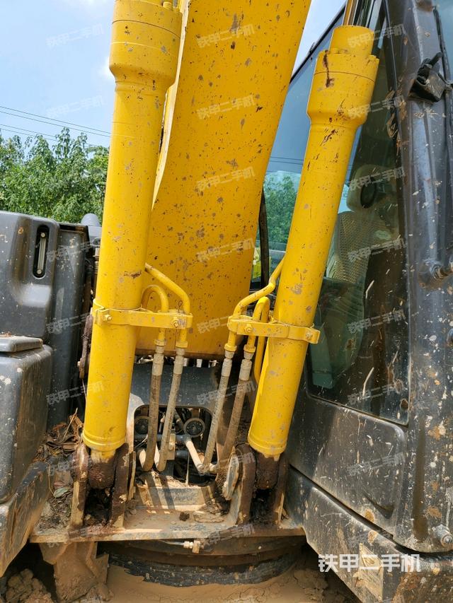 大臂油缸整體?豎拍(工作和回轉(zhuǎn)裝置) 大臂油缸整體?豎拍(工作和回轉(zhuǎn)裝置)