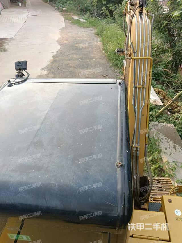 駕駛室頂部（整機外觀）