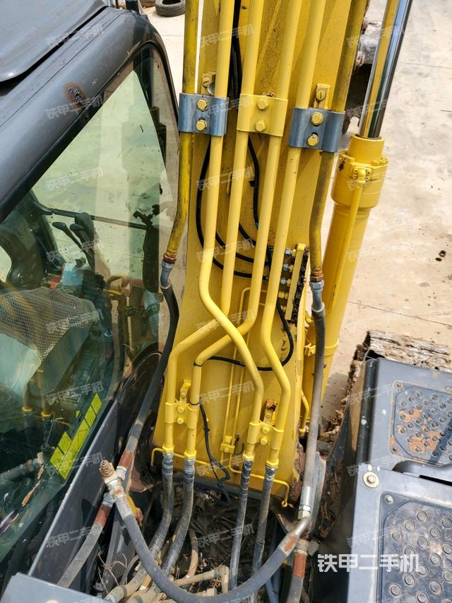 大臂背部俯視(工作和回轉(zhuǎn)裝置) 大臂背部俯視(工作和回轉(zhuǎn)裝置)