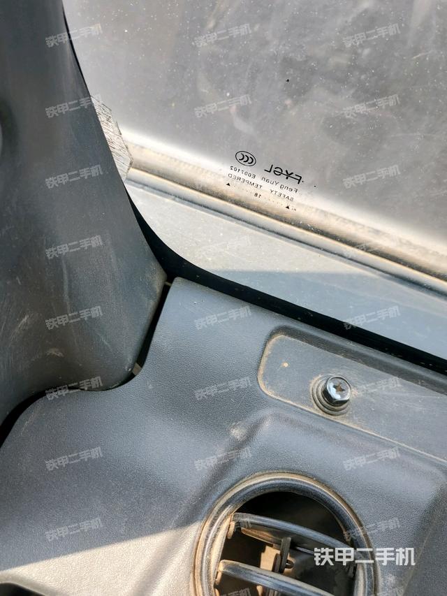 后窗玻璃角標(biāo)(駕駛室部分) 后窗玻璃角標(biāo)(駕駛室部分)