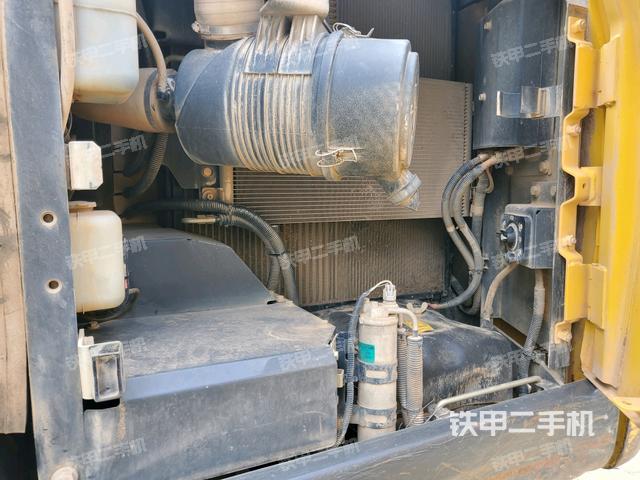散熱器正面(大件艙室) 散熱器正面(大件艙室)