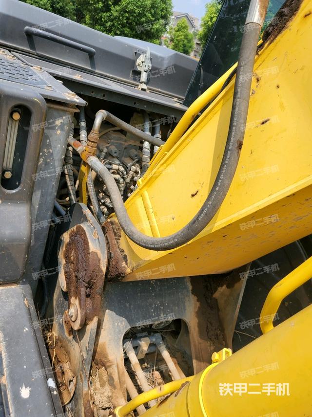 大臂根部?斜視(工作和回轉(zhuǎn)裝置) 大臂根部?斜視(工作和回轉(zhuǎn)裝置)