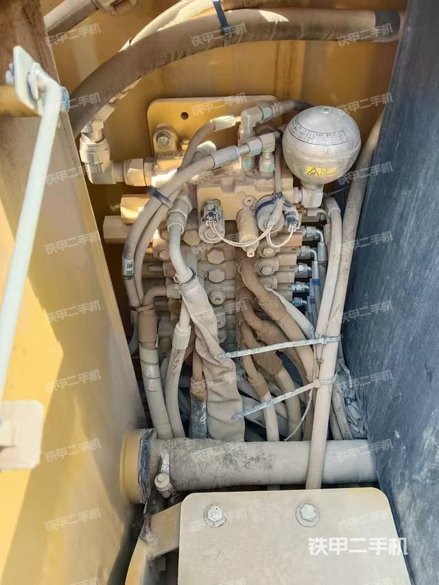 回轉(zhuǎn)馬達和主控閥（整機外觀）