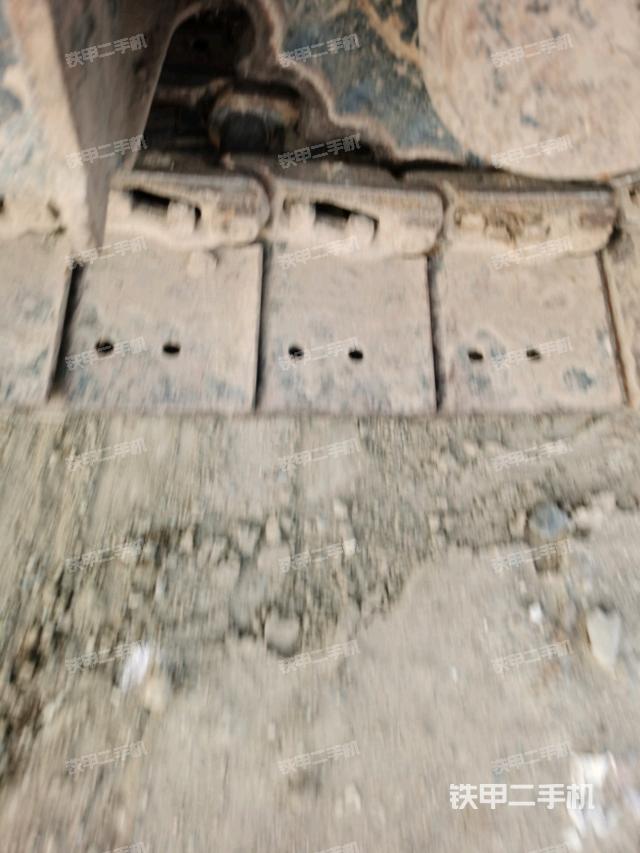 左驅(qū)動輪（行走機(jī)構(gòu)）