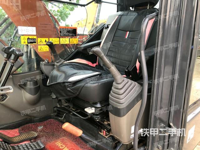 座椅左側(cè)控制臺/音響/含左手柄（駕駛室部分）