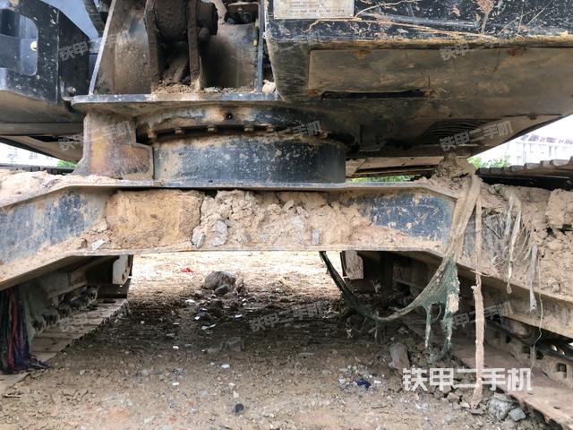 轉(zhuǎn)盤和下車架正前（工作和回轉(zhuǎn)裝置）