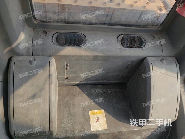 左后方玻璃角標（駕駛室部分）