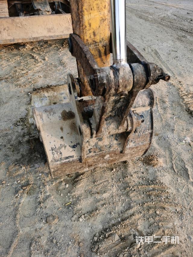 鏟斗右后整體（工作和回轉(zhuǎn)裝置）