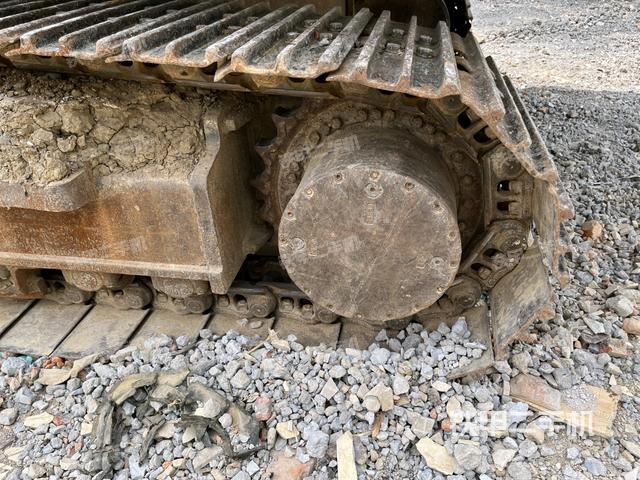 左驅(qū)動輪（行走機構(gòu)）