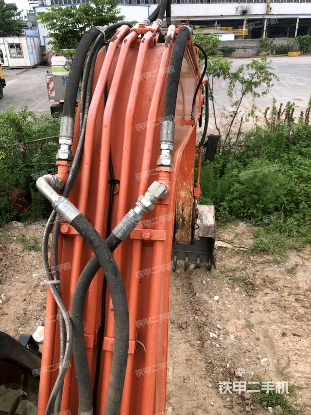 大臂背部俯視（工作和回轉(zhuǎn)裝置）